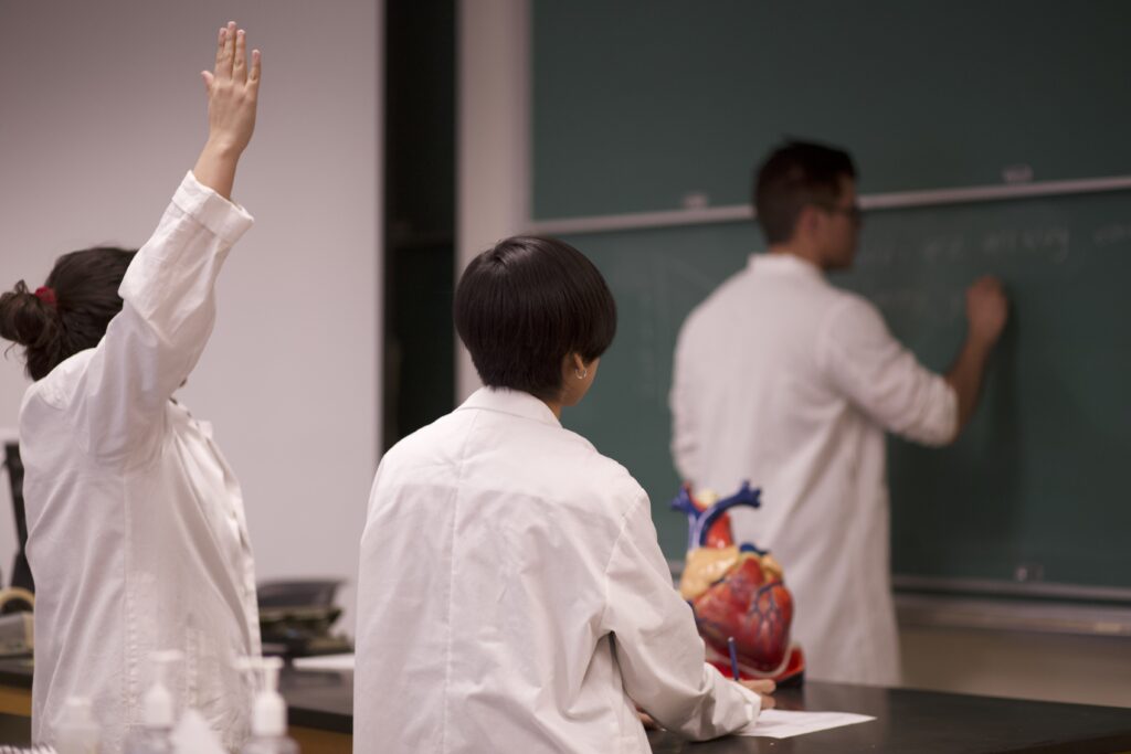 Indigenous students in a biology lab.