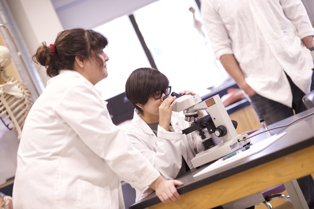 Indigenous students in a biology lab.