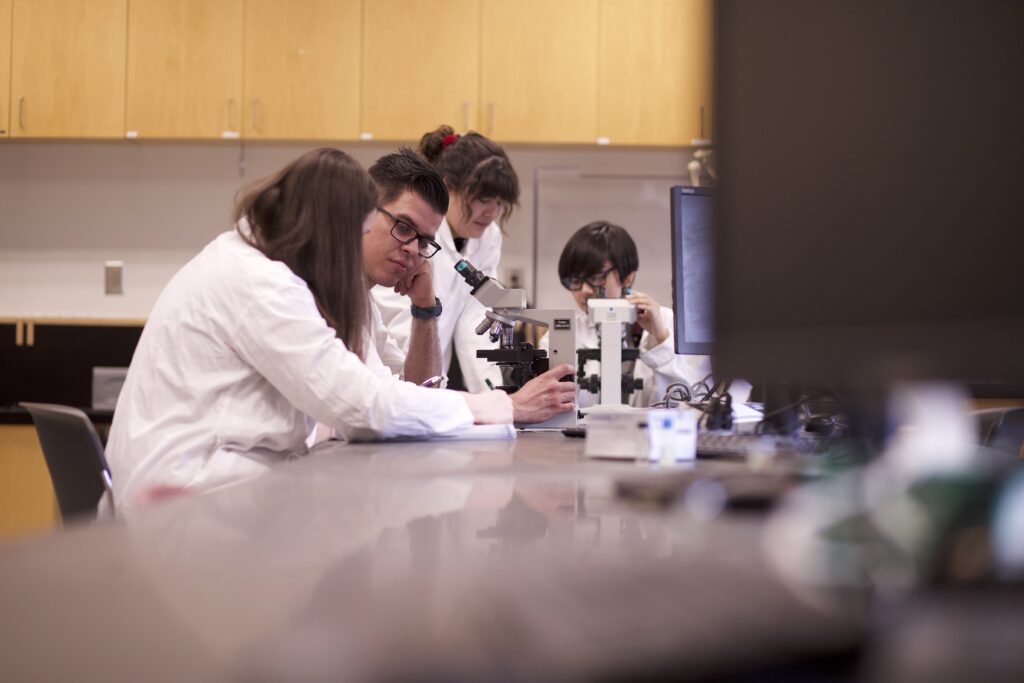 Indigenous students in a biology lab.